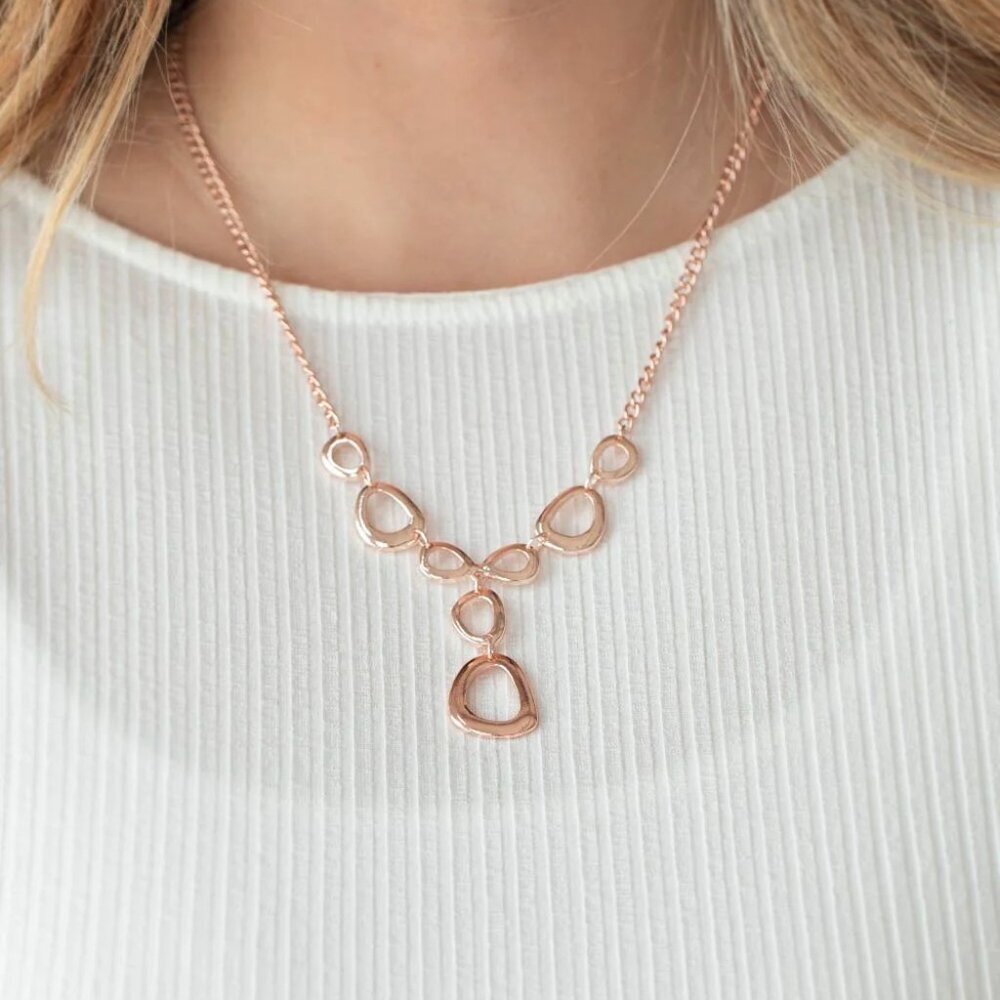 Paparazzi Jewelry Accessories - So Mod - Rose Gold Necklace - Vintage